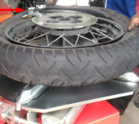 how to remove a tire from a rim